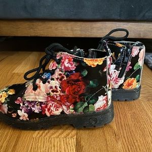 Toddler flower boots